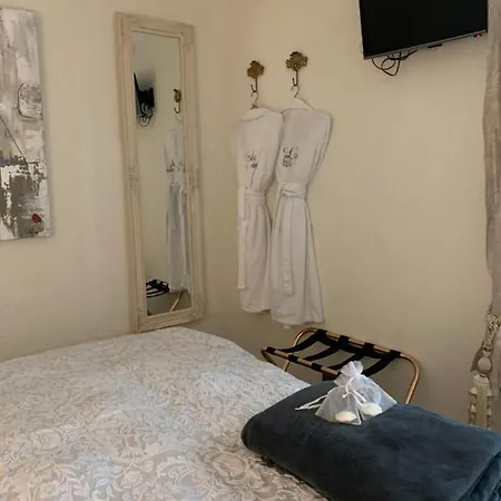 Πανσιόν Guestsuite Lady Anna Μπριζ